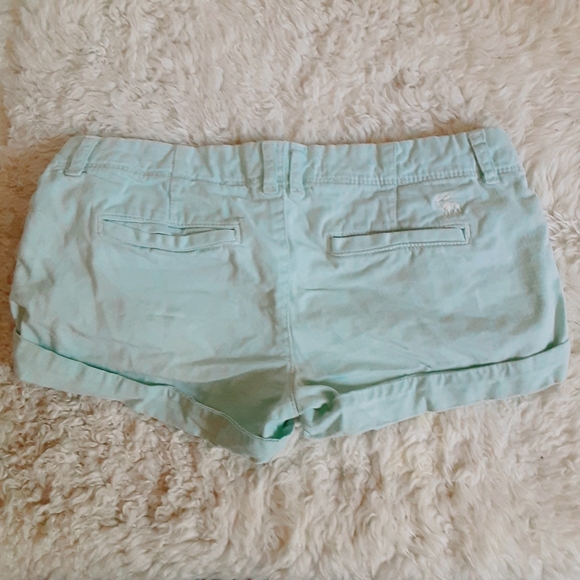 Abercrombie & Fitch Light Blue Low Rise Shorts Size 0. Some dark scuffs on side - Picture 2 of 5